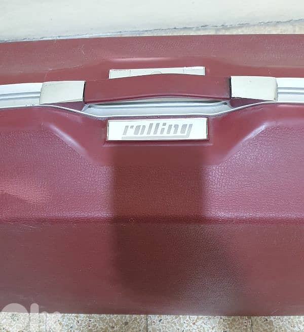 شنطة  سفر  قديم  كتير  نضيف  شبه  جديد  ماركة  رولينغ ٢٠ دولار  بيروت 7