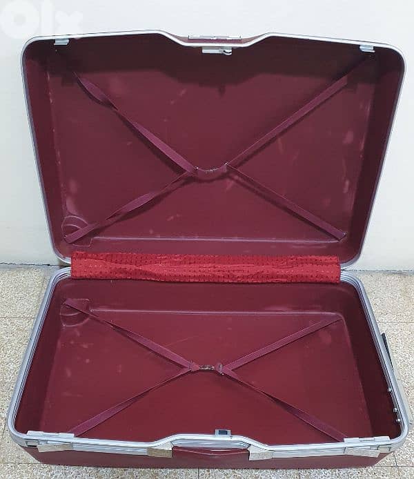 شنطة  سفر  قديم  كتير  نضيف  شبه  جديد  ماركة  رولينغ ٢٠ دولار  بيروت 8