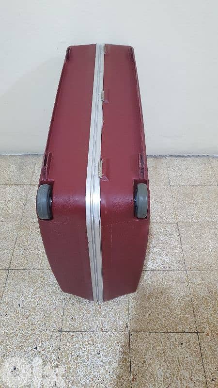 شنطة  سفر  قديم  كتير  نضيف  شبه  جديد  ماركة  رولينغ ٢٠ دولار  بيروت 11