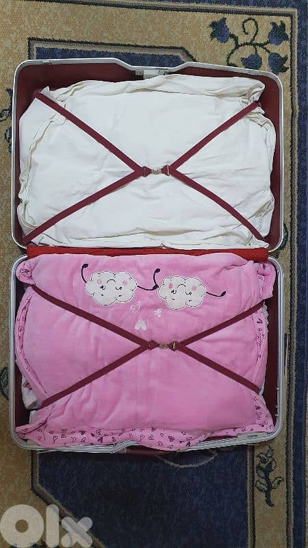 شنطة  سفر  قديم  كتير  نضيف  شبه  جديد  ماركة  رولينغ ٢٠ دولار  بيروت 12