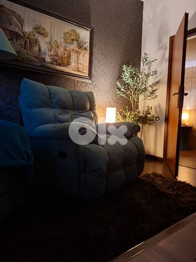 كرسي على كهربا بتفتح شي حلو كتير لبيع