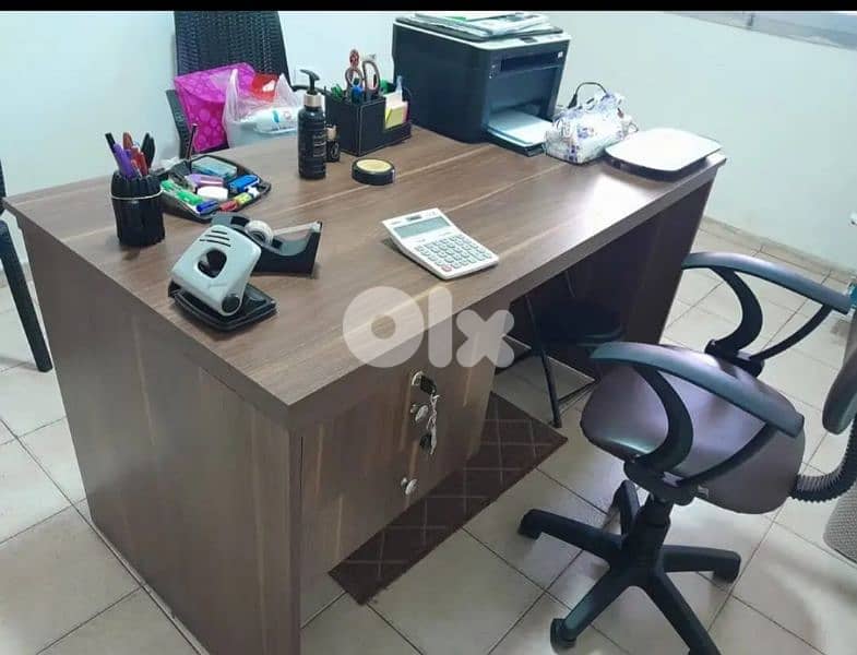 مكاتب وكراسي 2