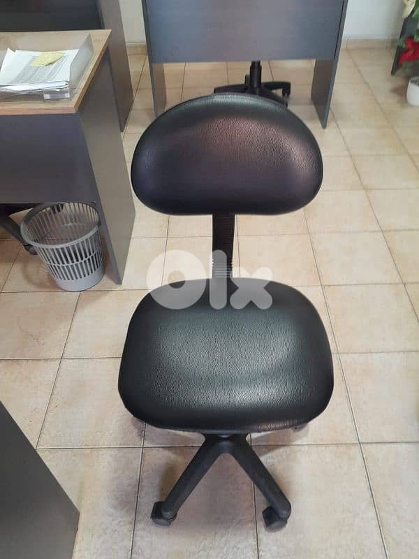 مكاتب وكراسي 3