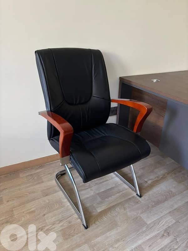 طقم مكتب شبه جديد للبيع 2