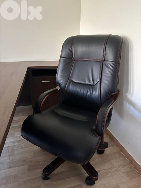 طقم مكتب شبه جديد للبيع 1