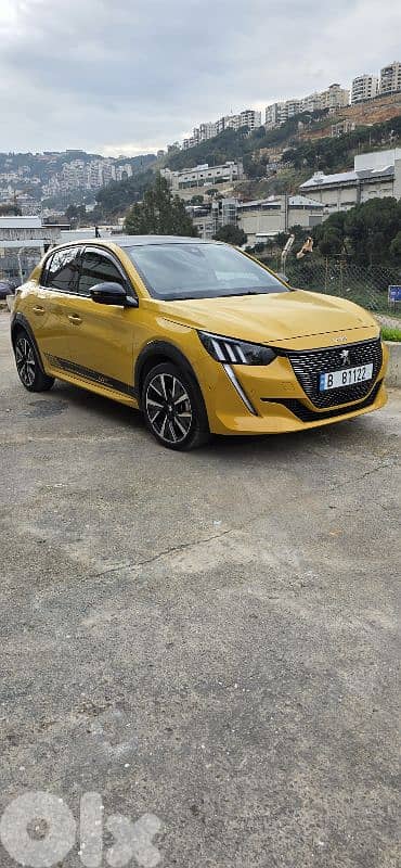 Peugeot 208 gt line 2023 only 9000km