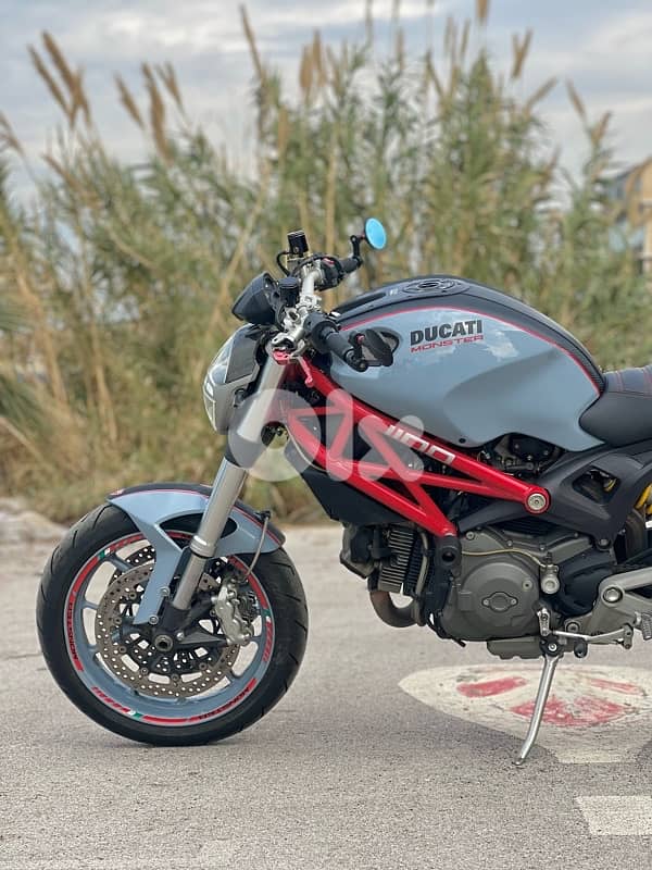 Ducati Monster 1100 3