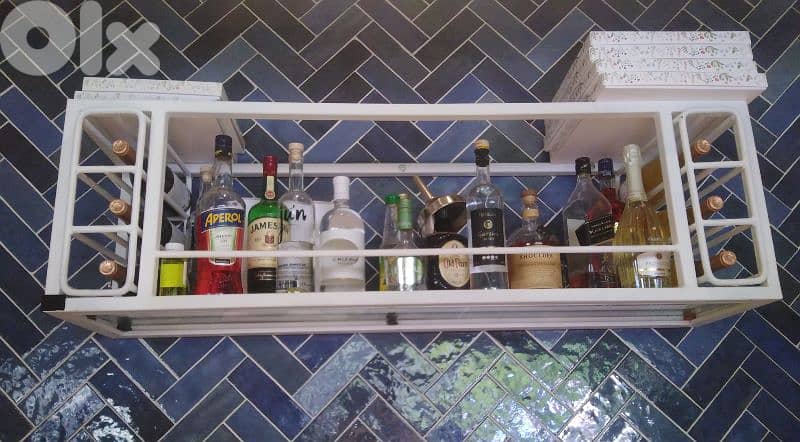 Metal Wall Shelf with Glass – رف جداري معدني مع زجاج 1