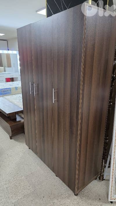 خزانة ٣ درف لاميكا