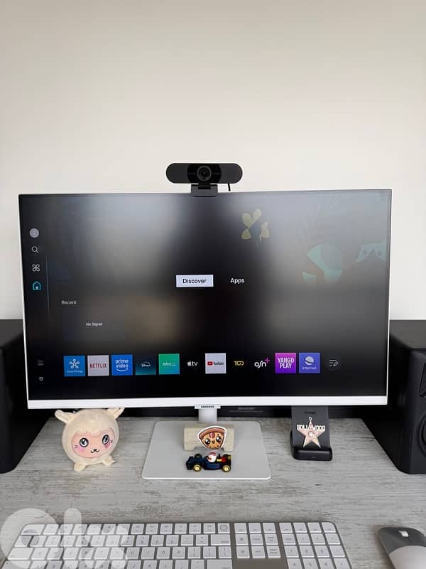 SAMSUNG 27” SMART MONITOR (BOUGHT 1 MONTH AGO BARELY USED) 1