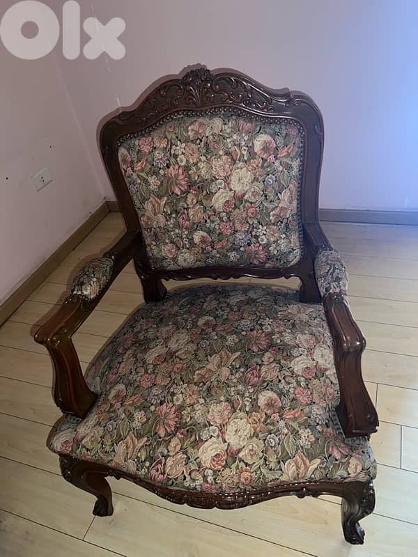 Classic Antique Living room 1- three-seater sofa 2-armchairs 1