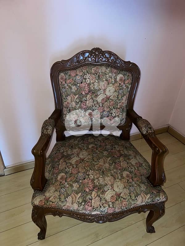 Classic Antique Living room 1- three-seater sofa 2-armchairs 2