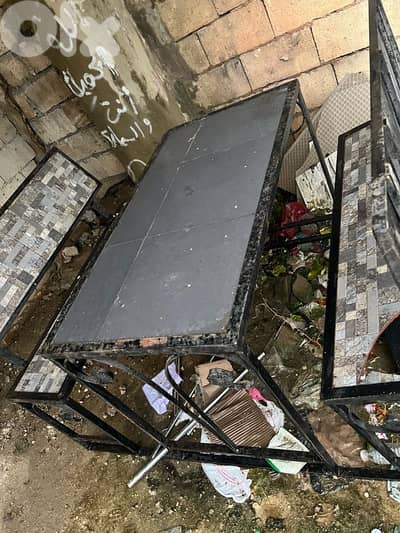 طاولت متل بنك قطعه وحده ع٢