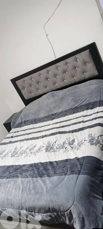 غرفة نوم مع فرشة 2