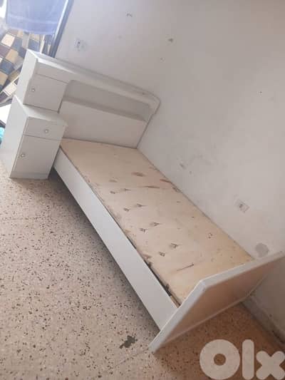 تخت مفرد ونص