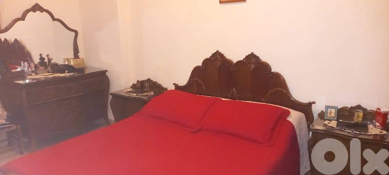 Full antique handmade wood bedroom (matterss included) 1