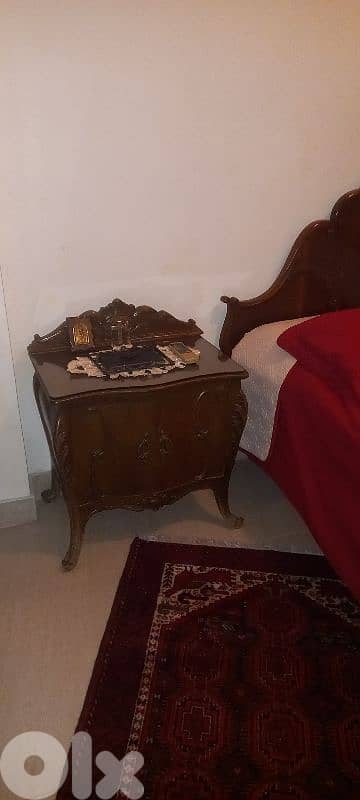 Full antique handmade wood bedroom (matterss included) 4