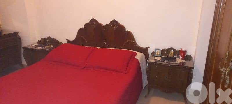Full antique handmade wood bedroom (matterss included) 5
