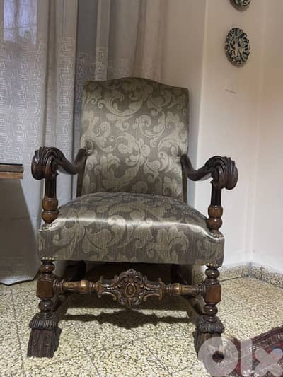 كراسي عدد ٢ سعر الكرسي 100