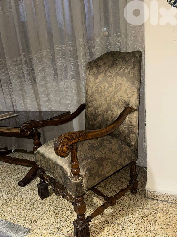 كراسي عدد ٢ سعر الكرسي 100 1