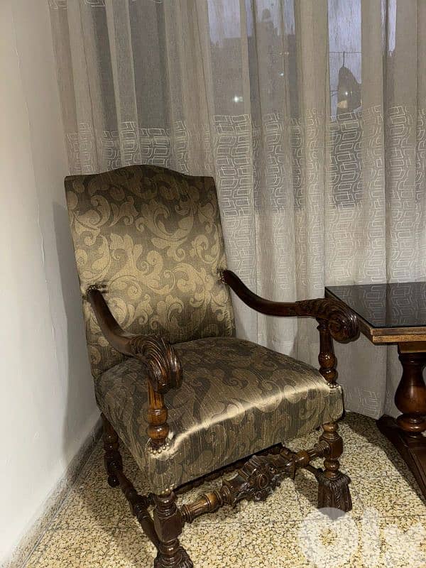 كراسي عدد ٢ سعر الكرسي 100 2