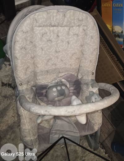 baby bouncer / rocker seat (not a swing)