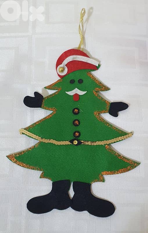 شجرة الميلاد مع علبه و زينة وكل أغراض (بداعي السفر ) كلن سوا ٢٥ دولار 7