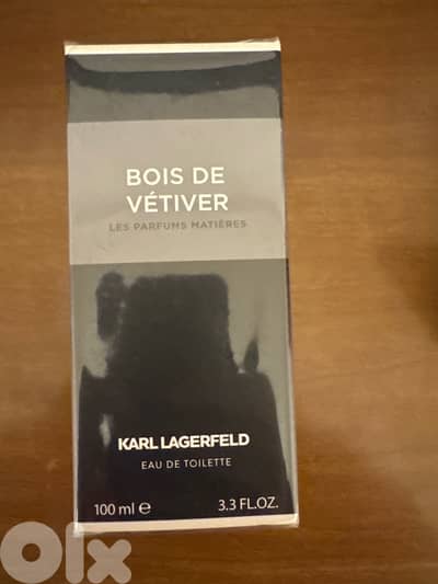 Karl lagerfeld bois de vétiver parfum ( Esau de toilets)