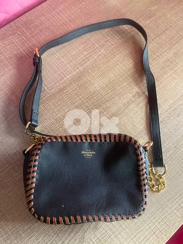 Abercrombie crossbody 1
