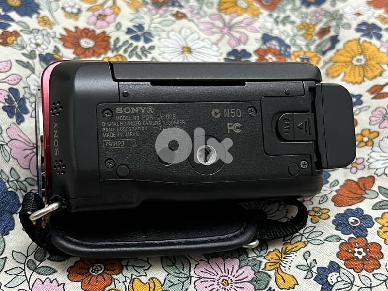 Sony Handycam HDR-CX100E - Full HD 1080p + Original Charger 1