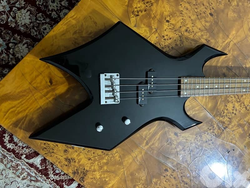 Bass electric guitar BC rich 1