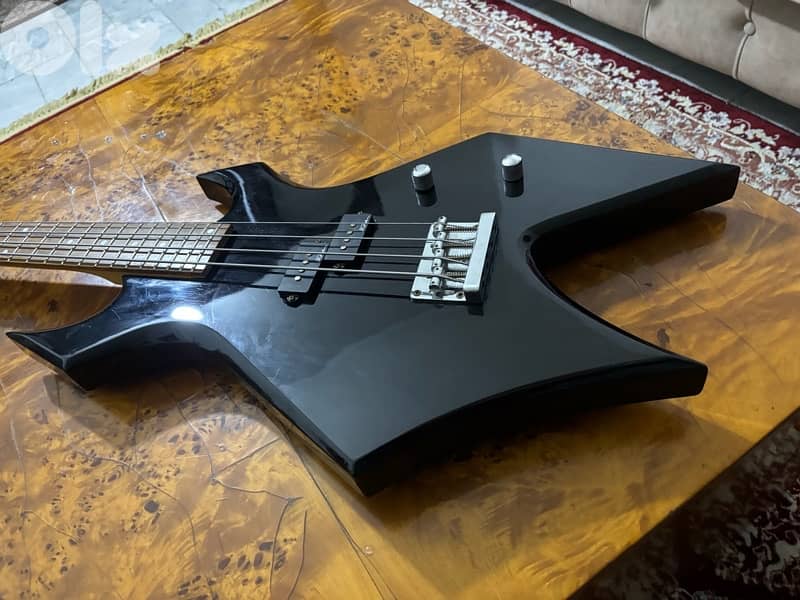Bass electric guitar BC rich 3
