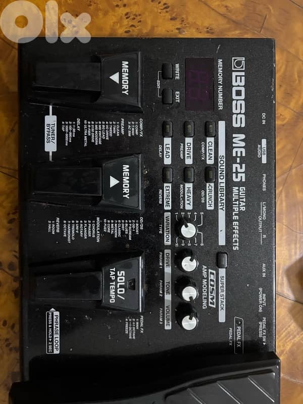 pedal boss electric guitar 2