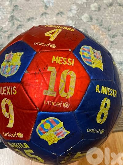 football with Messi signed 79120376