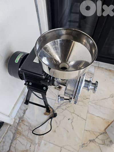 مطحنة كهربائية لزبدة الفستق والطحينة – (peant butter machine )