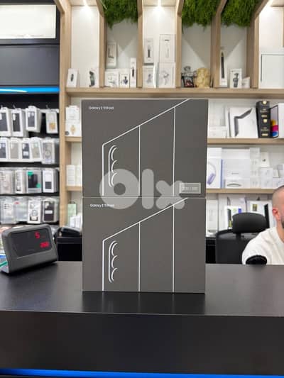 SAMSUNG GALAXY TRIFOLD