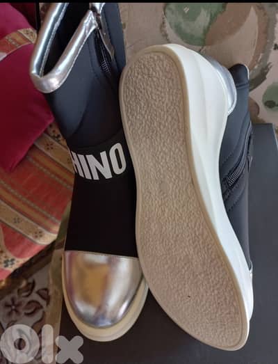 حذاء بوتين جديد للبيع  20$