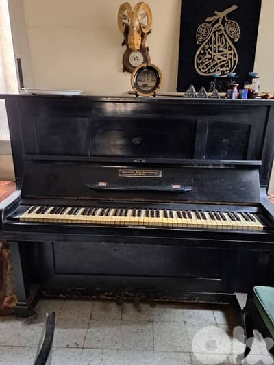 Old Piano