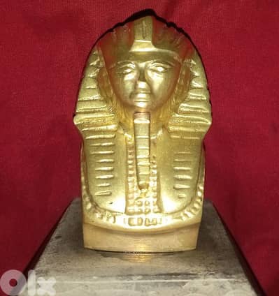 رأس تمثال نحاس