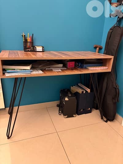 Desk (used for studying)