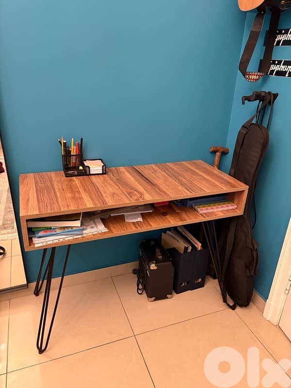 Desk (used for studying) 4