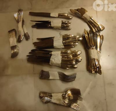 silver plated 201 pieces of knifes spoons and forks 2 trays