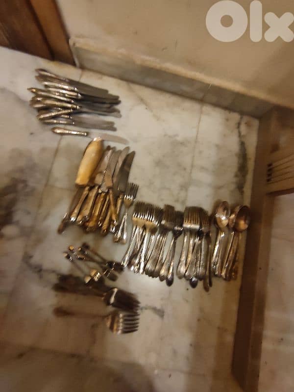silver plated 201 pieces of knifes spoons and forks 2 trays 3