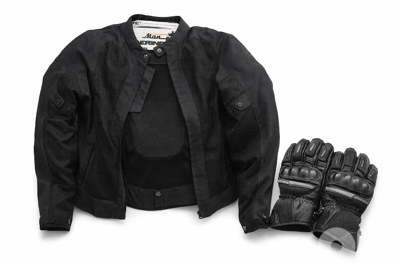 KTM Duke 390 2015 – Low Mileage – Full Riding Gear Included 2