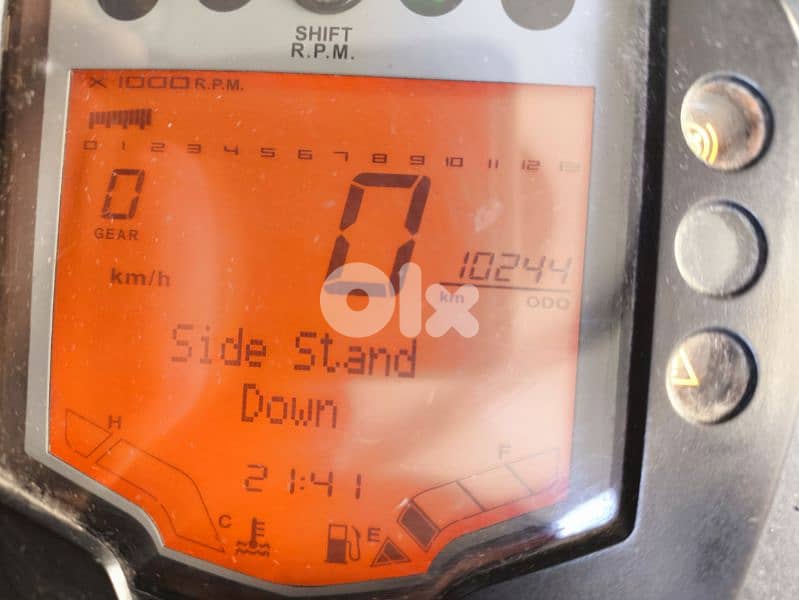 KTM Duke 390 2015 – Low Mileage – Full Riding Gear Included 4