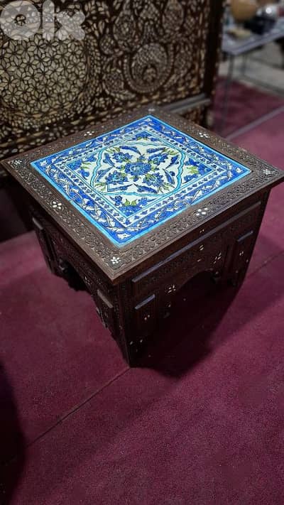 أنتيك ملكي: تحفة الصدف والخزف العتيق