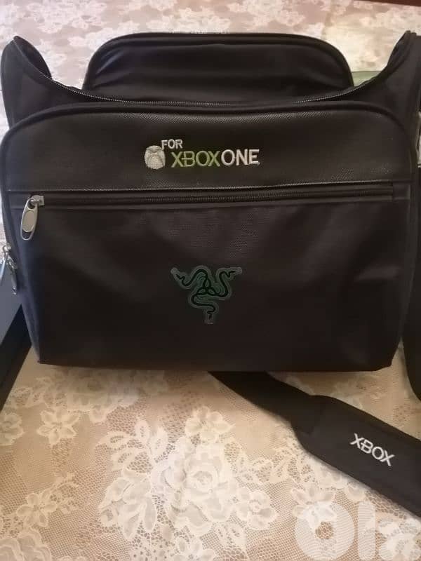 Xbox One X Scorpio Edition 1TB 2