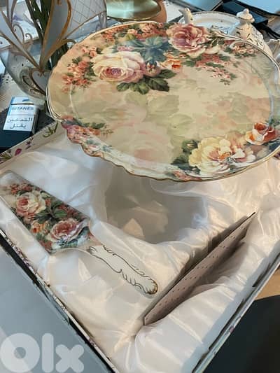 cake serving plate