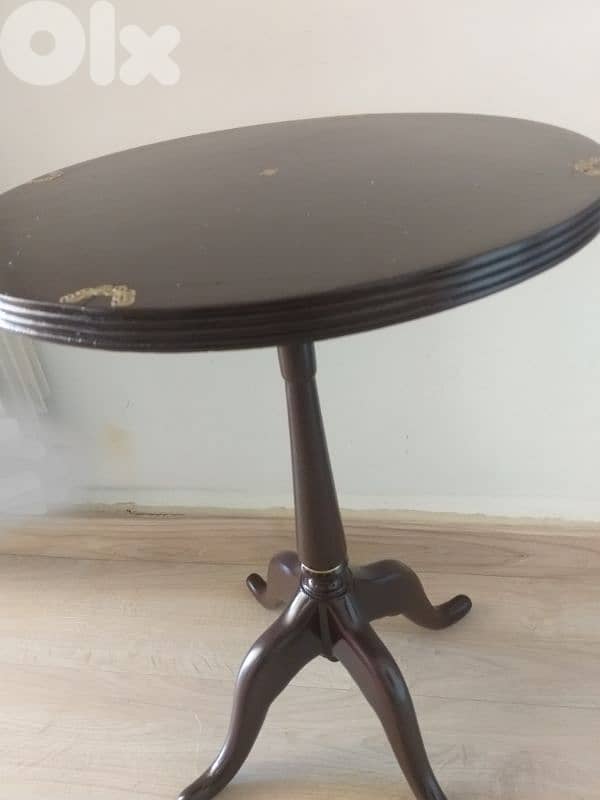 Side Table very good condition 1