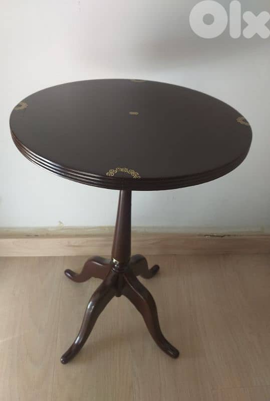 Side Table very good condition 5